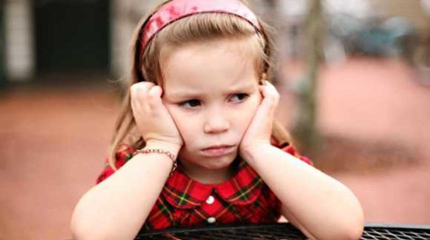 Kız çocukları erkekleri daha zeki görüyor: Kız çocuklarında öz güven yoksunluğu ne zaman başlar?