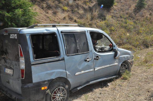 Hafif ticari araç, şarampole devrildi; Beyza öldü, ailesi yaralı