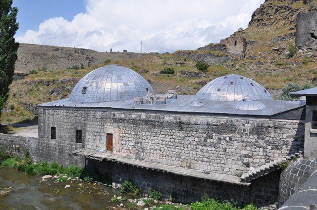 Kars’ta tarihi hamamların yapımı yarım kaldı