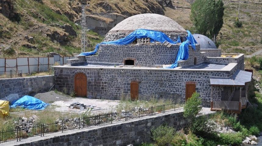 Kars’ta tarihi hamamların yapımı yarım kaldı