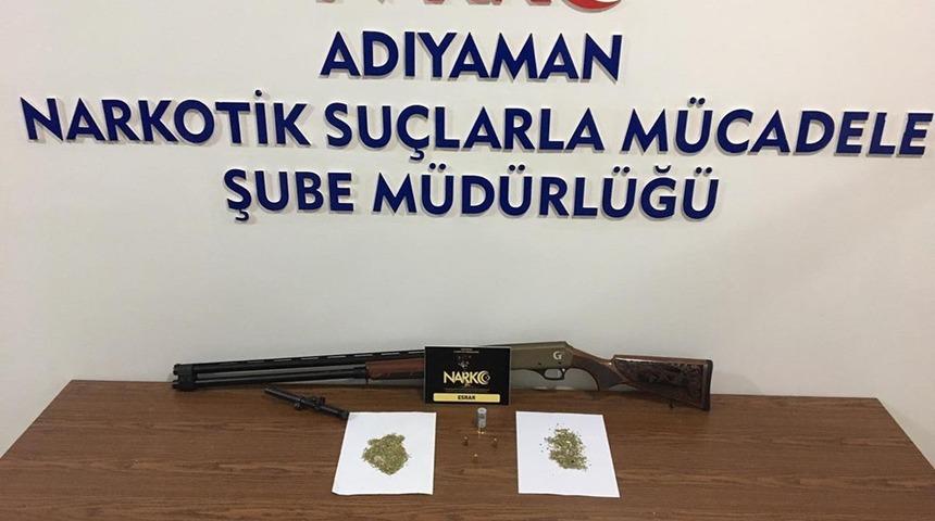 Ş&uuml;pheli şahıstan uyuşturucu ve silah ele ge&ccedil;irildi