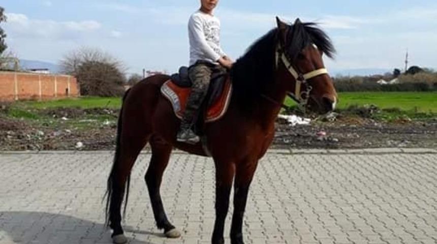 Attan d&uuml;şen &ccedil;ocuk ağır yaralandı