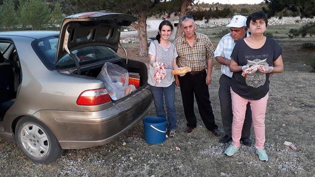 Afyonkarahisar ADD’den doğadaki hayvanlara yiyecek