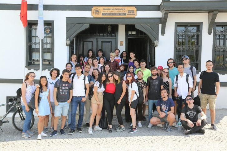 AIESEC gönüllüleri Atatürk’ü yazdı G1