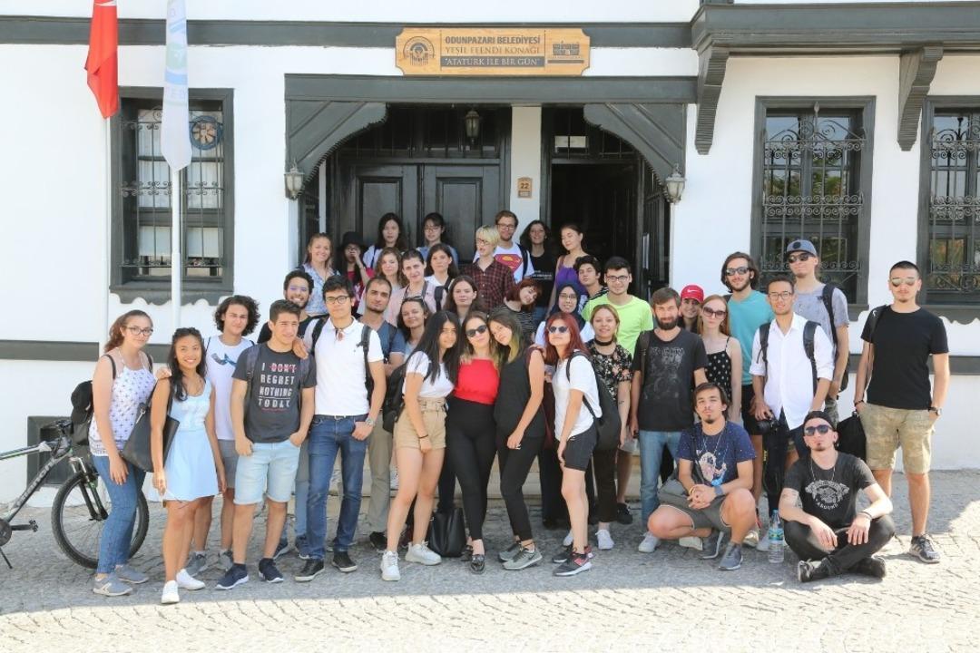 AIESEC g&ouml;n&uuml;ll&uuml;leri Atat&uuml;rk&rsquo;&uuml; yazdı