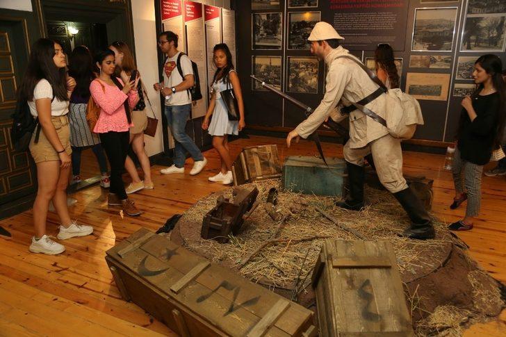 AIESEC gönüllüleri Atatürk’ü yazdı G2