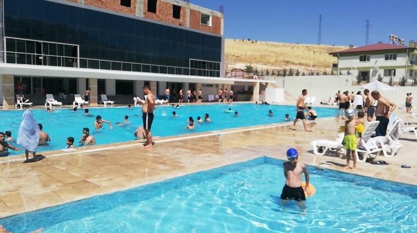 Malatyalılar havuzlara akın ediyor