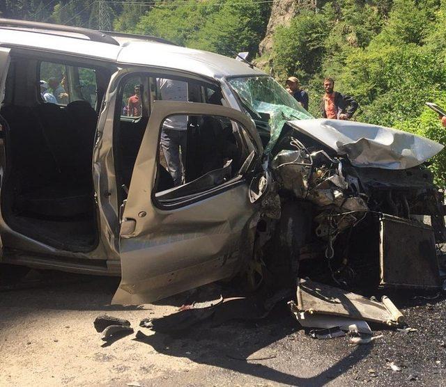 Trabzon’da trafik kazası: 1 ölü, 3 yaralı