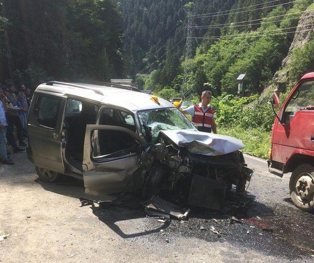 Trabzon’da trafik kazası: 1 ölü, 3 yaralı