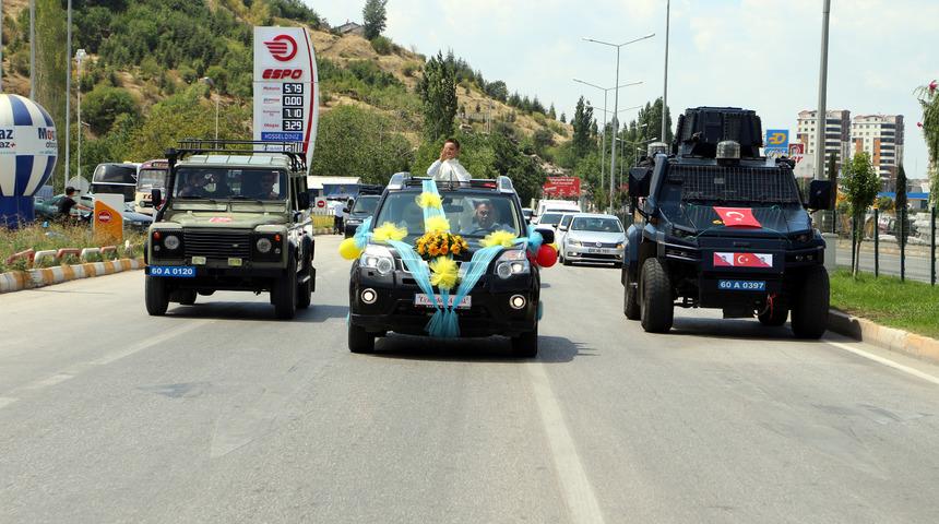 Emniyet m&uuml;d&uuml;r&uuml;n&uuml;n makam aracı, şehit oğluna s&uuml;nnet arabası oldu