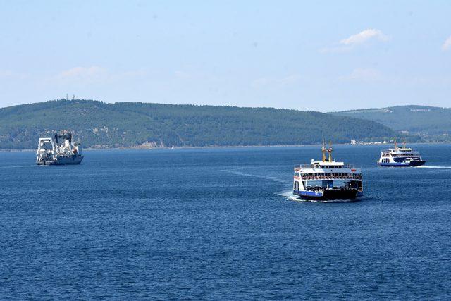 Rus askeri kurtarma gemisi Çanakkale Boğazı'ndan geçti