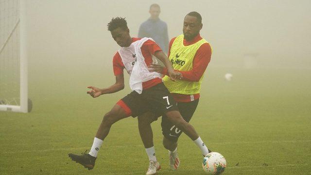 Gazişehir Gaziantepspor sis ve yağmur altında çalıştı