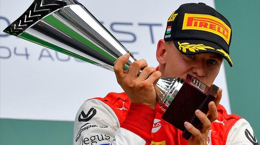 Schumacher'in oğlu F2 kariyerinin ilk birinciliğini aldı