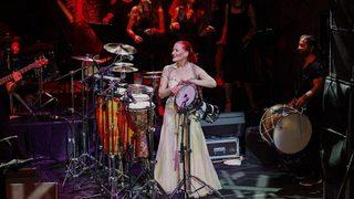 Candan Erçetin’den darbuka şov