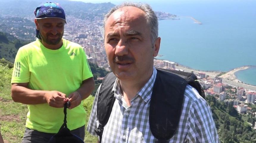 Başkan Metin, yama&ccedil; paraş&uuml;t&uuml; yaptı