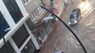 10 dakikada metrekareye 30 kilogram yağış düştü