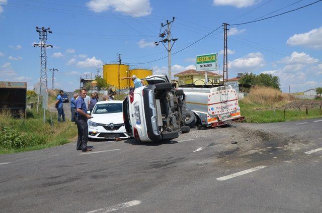 Tekirdağ’da 3 araç birbirine girdi: 2 yaralı