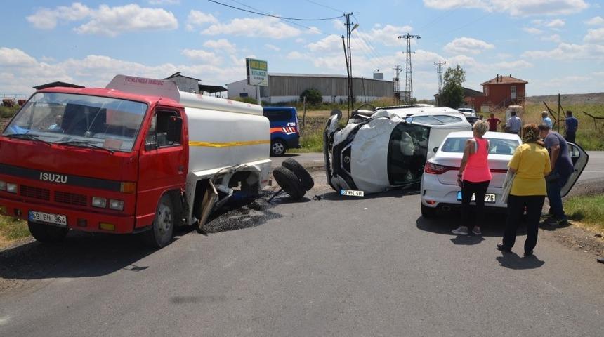 Tekirdağ&rsquo;da 3 ara&ccedil; birbirine girdi: 2 yaralı