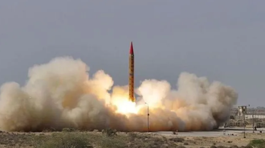 Libya’da 124 kişiyi taşıyan uçağın yanına füze düştü!