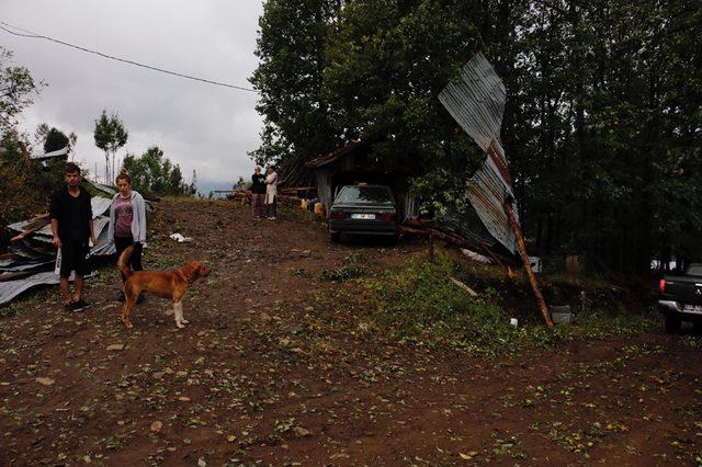 Ordu'da sağanak; yollar göle döndü, iş yerlerini su bastı (2)