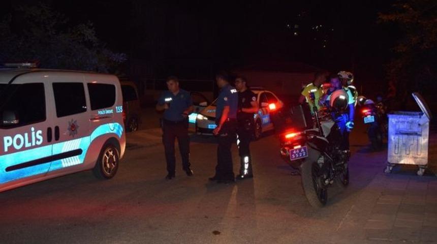 Polisten kaçan şüphelilerden biri çöp konteynerinde diğeri varil içinde yakalandı