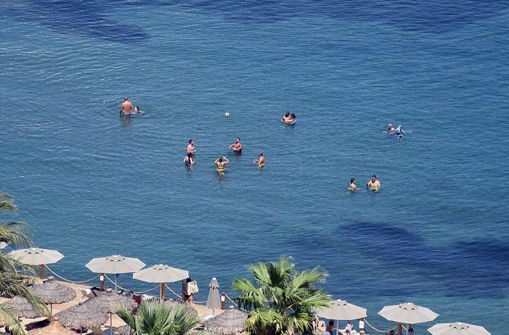 Ünlü tatil beldesinde sahiller doldu taştı! G4