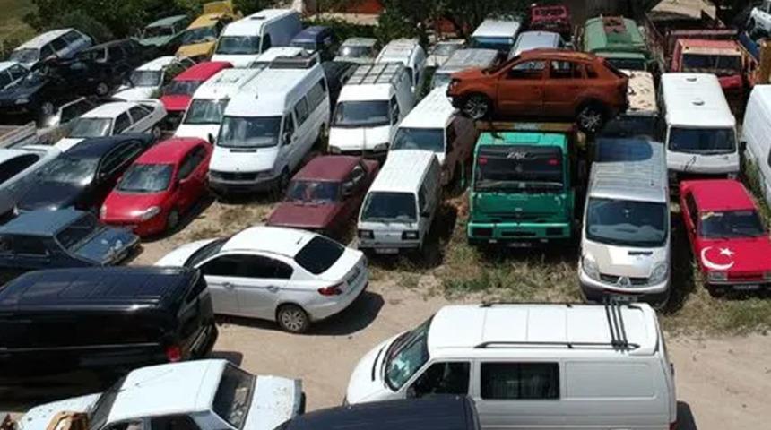 Ankara'nın otomobil mezarlığı... Binlercesi yıllardır orada bekliyor
