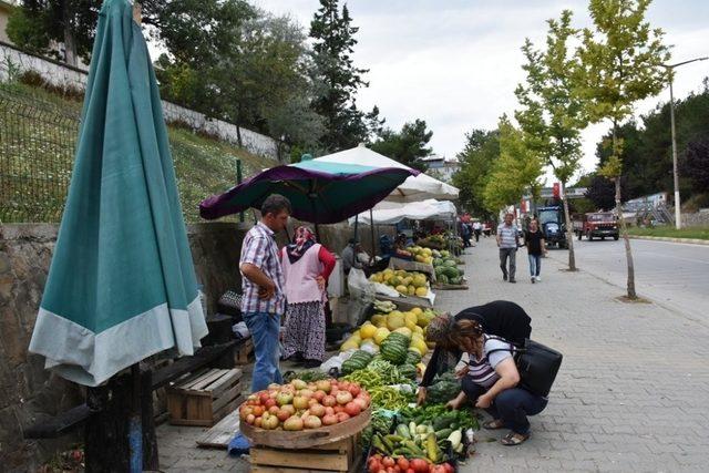 Boyabat Köy Pazarında yerli üreticiler satıştan memnun