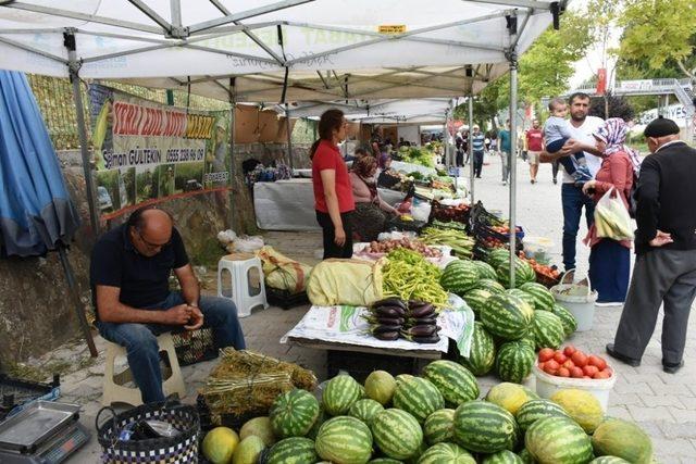 Boyabat Köy Pazarında yerli üreticiler satıştan memnun