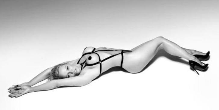 Pamela Anderson yıllara meydan okudu G3