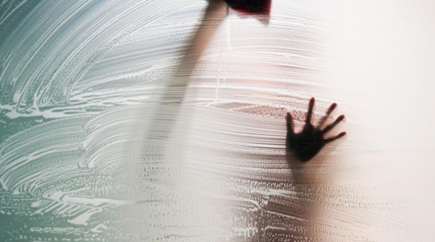 Bir derdi daha bitiriyoruz: Duşakabindeki su lekelerini &ccedil;ıkarmanın yolları