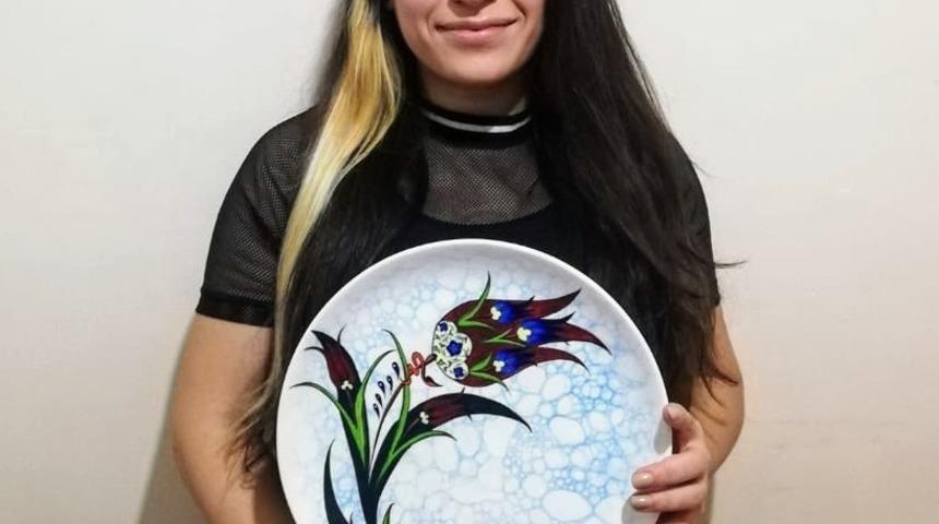 Meryem İ&ccedil;enli&rsquo;nin eserine &uuml;&ccedil;&uuml;nc&uuml;l&uuml;k &ouml;d&uuml;l&uuml;