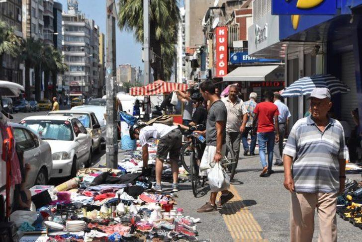 İzmir'in göbeğinde 'ne alırsan 1 TL' pazarı G1
