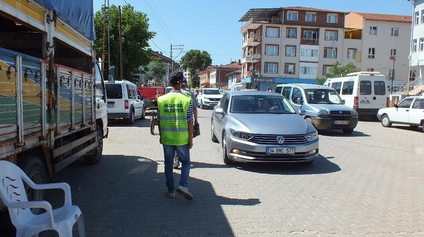 Zabıtadan gelişi güzel park eden araç sürücülerine uyarı