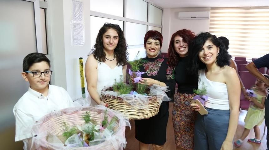 Nikah şekeri yerine fidan dağıttılar