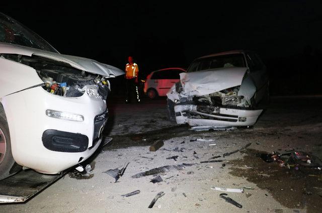 Afyonkarahisar'da iki otomobil çarpıştı: 6 yaralı