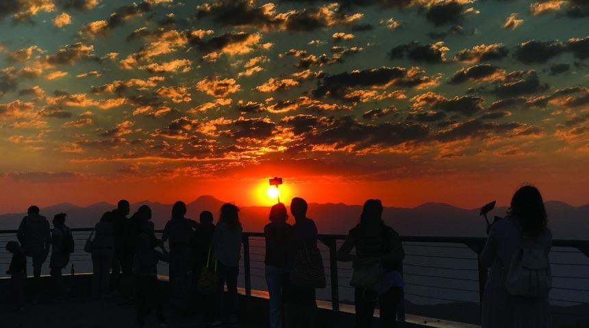 Tahtalı Dağı Zirvesi’nde turistlerin gün batımı keyfi