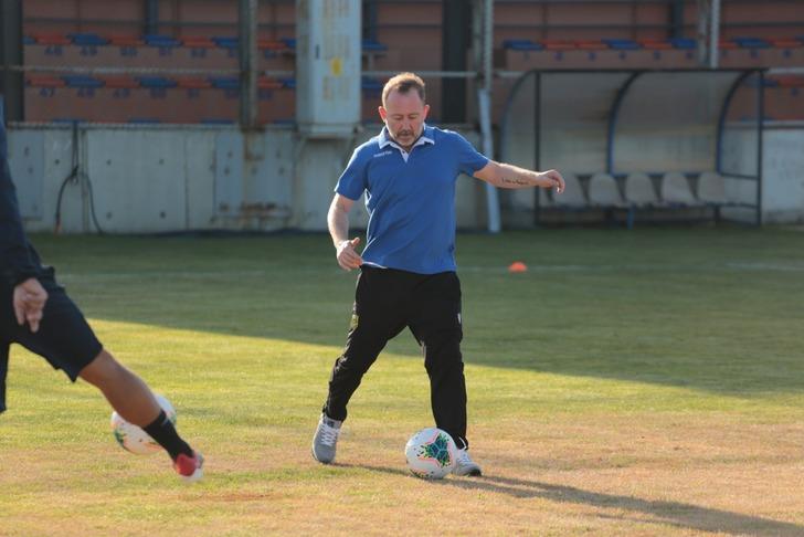 BtcTurk Yeni Malatyaspor'da Sergen Yalçın'dan toplantı kararı G5