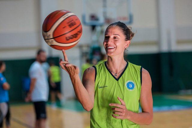 Bursa BŞB Kadın Basketbol takımı sezonu açtı