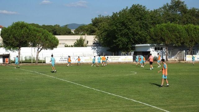 Burhaniye’de Belediyesporda altyapı göz doldurdu