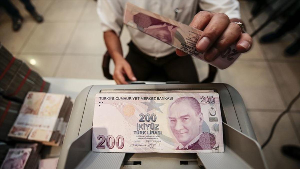 Bakan Varank: Depremden zarar g&ouml;ren işletmelerimize 100 bin liraya kadar faizsiz kredi