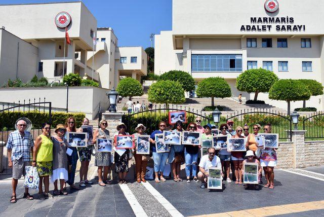 Marmaris'te hayvanseverlerden 'şiddete son' eylemi