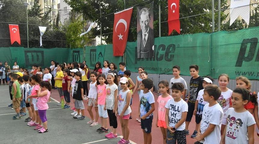 Gen&ccedil; tenis&ccedil;iler sertifikalarını aldı