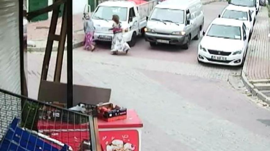 Gözaltına alınmamak için polise biber gazı sıkıp ısırdılar