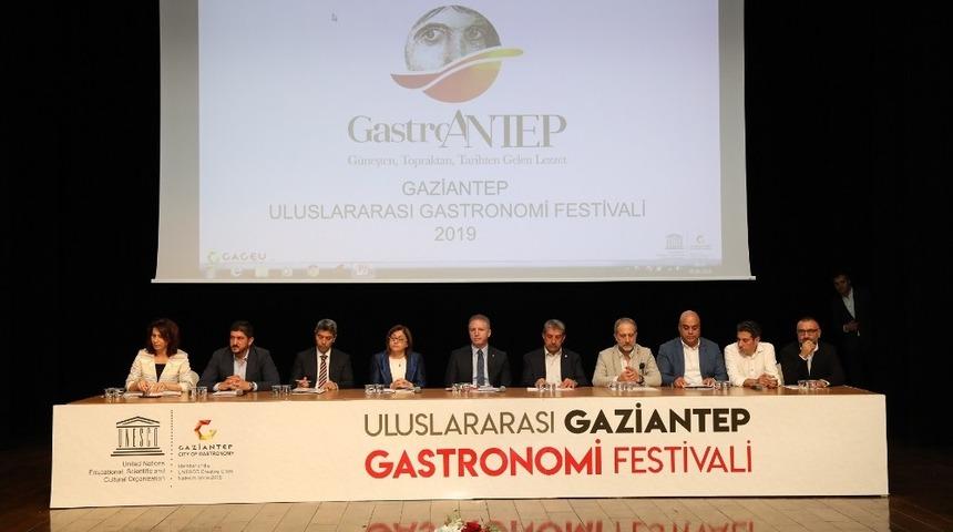 Şahin, Gastroantep Festivali &ouml;ncesi sekt&ouml;r temsilcileriyle toplandı
