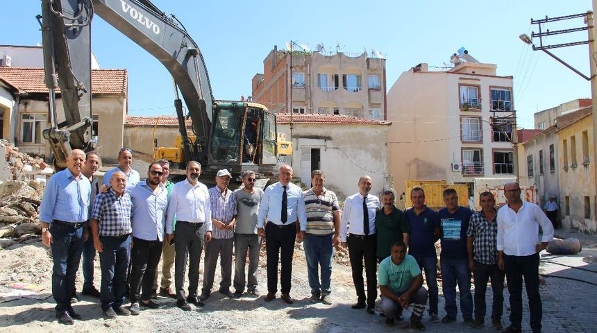 Söke’de trafiği rahatlaması için 3 ev yıkıldı