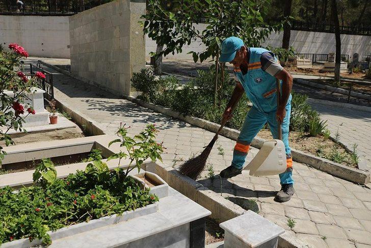 Kuşadası’nda camiler ve mezarlıklar temizleniyor G3