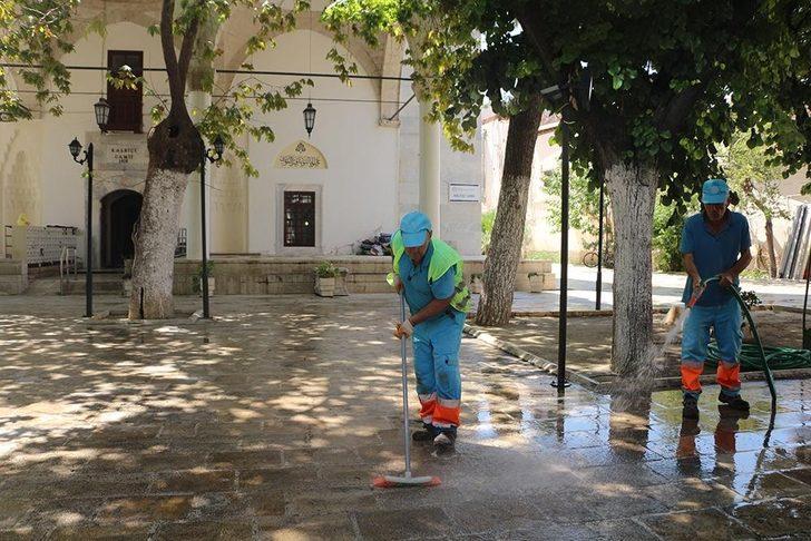 Kuşadası’nda camiler ve mezarlıklar temizleniyor G4