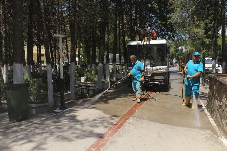 Kuşadası’nda camiler ve mezarlıklar temizleniyor G5