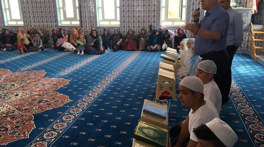 Başkan Y&uuml;ksel, Kur&rsquo;an-ı Kerim&rsquo;i hatim eden &ouml;ğrencileri tebrik etti